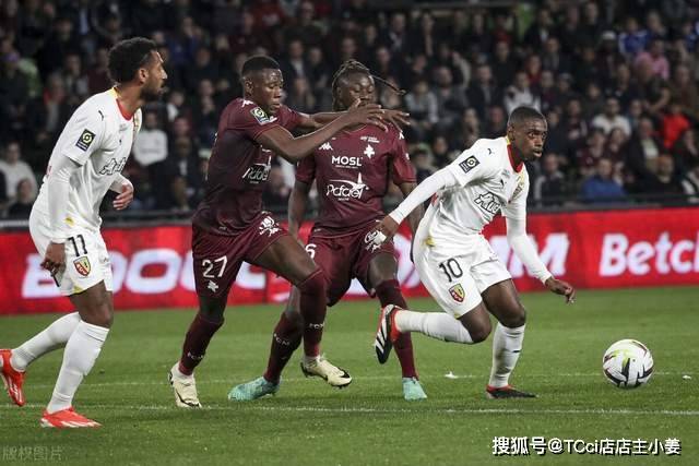 意甲-弗拉霍维奇梅开二度 尤文图斯3-0莱切