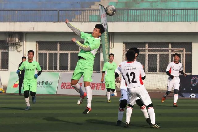 进球被吹再送乌龙 川崎前锋见到上海申花就跪